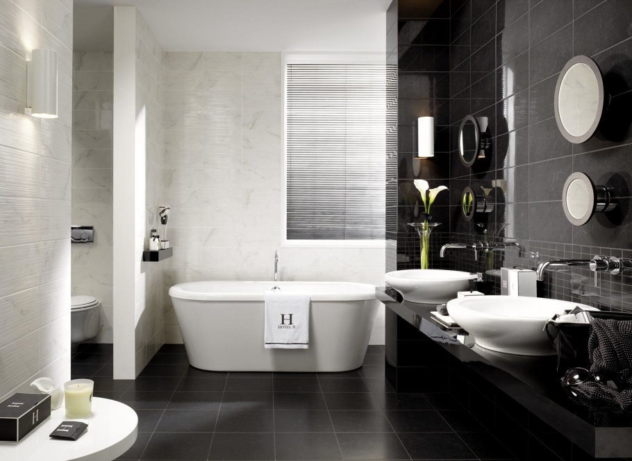 Ванная комната отделанная белой плиткой