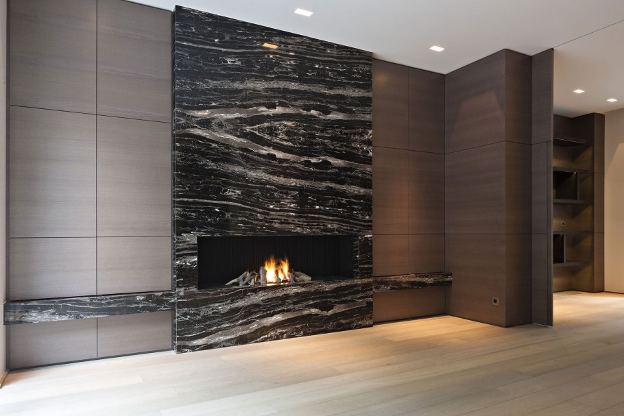 Камин мрамор современный