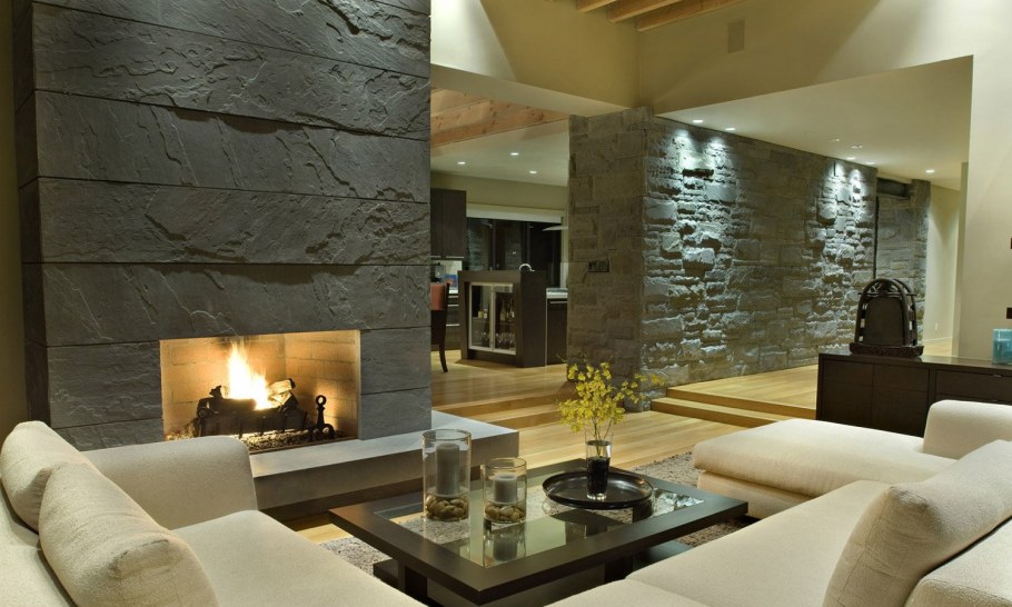 Природный камень в интерьере гостиной