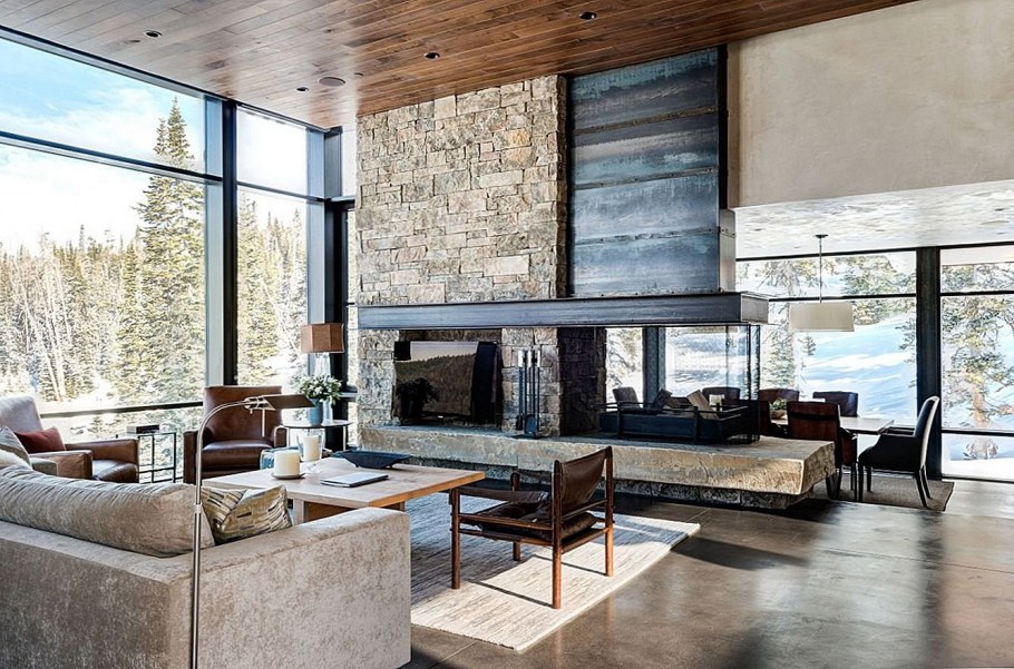 Гостиная с камином и панорамными окнами