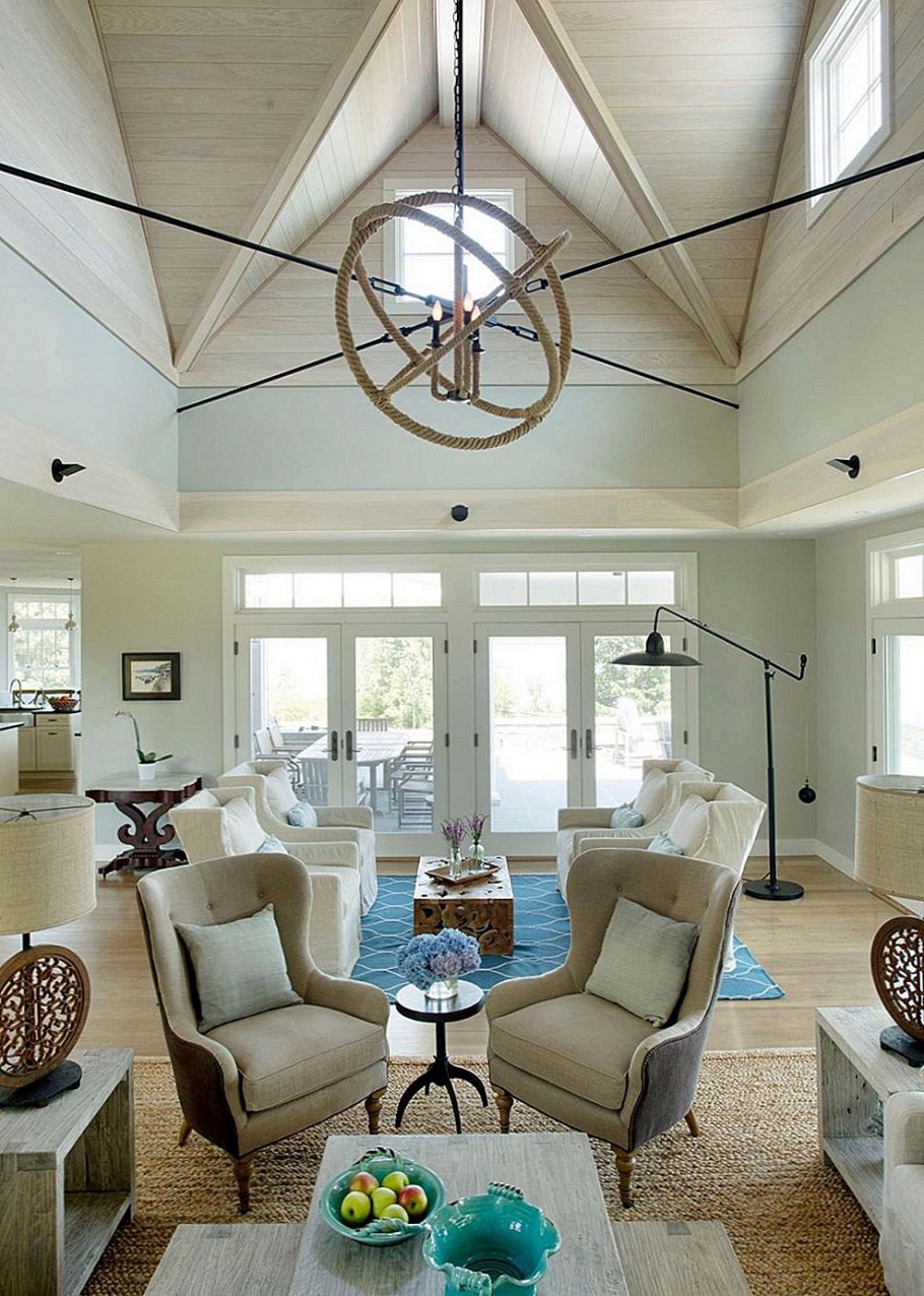 Гостиная с французскими дверьми в сад