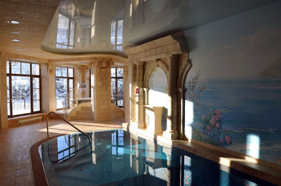 Бассейн в классическом стиле