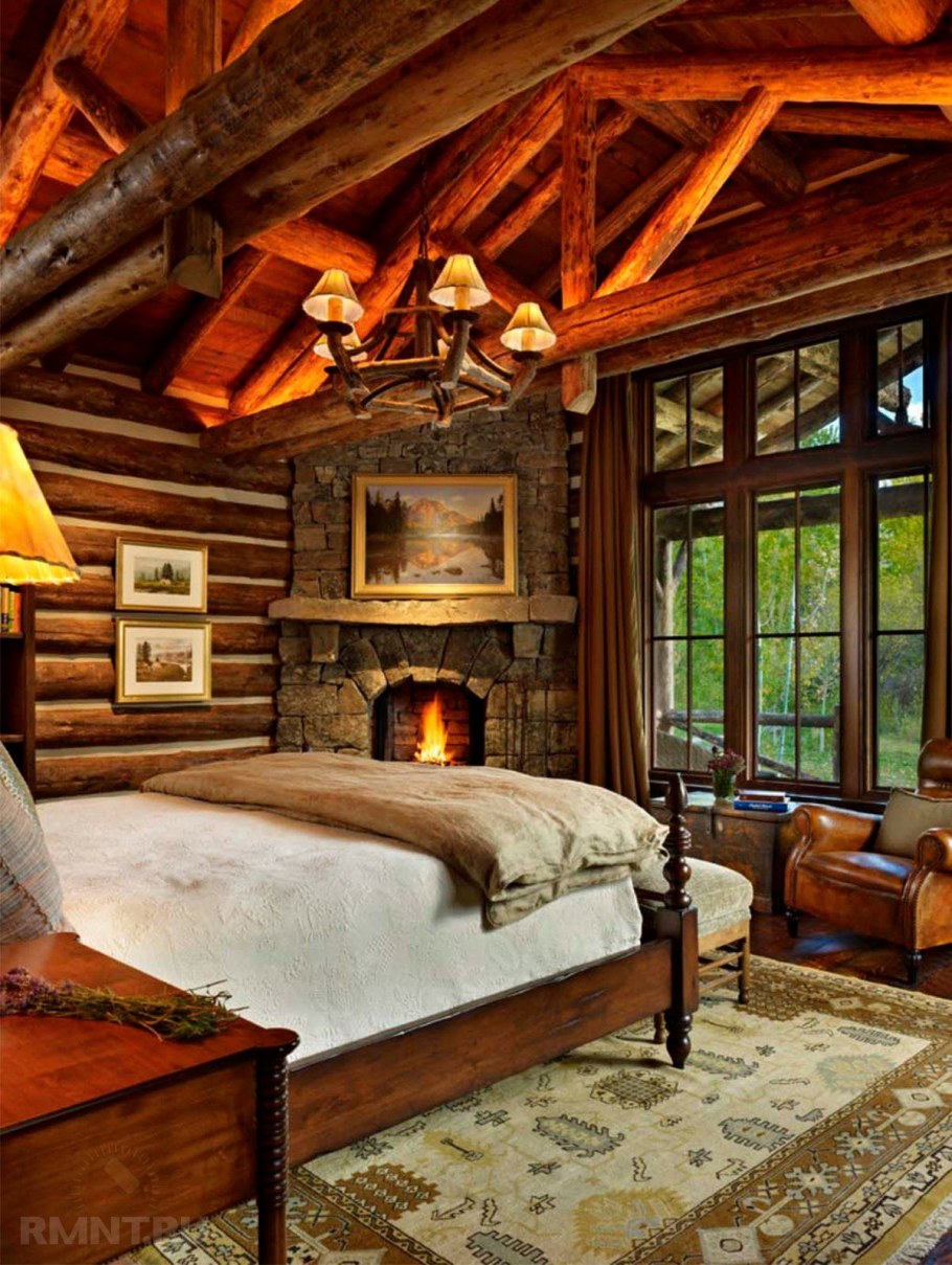 Уютный дом с камином в лесу