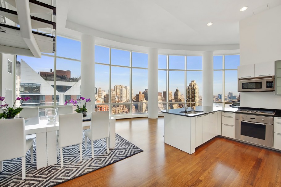 Интерьер кухни в квартире пентхаусы