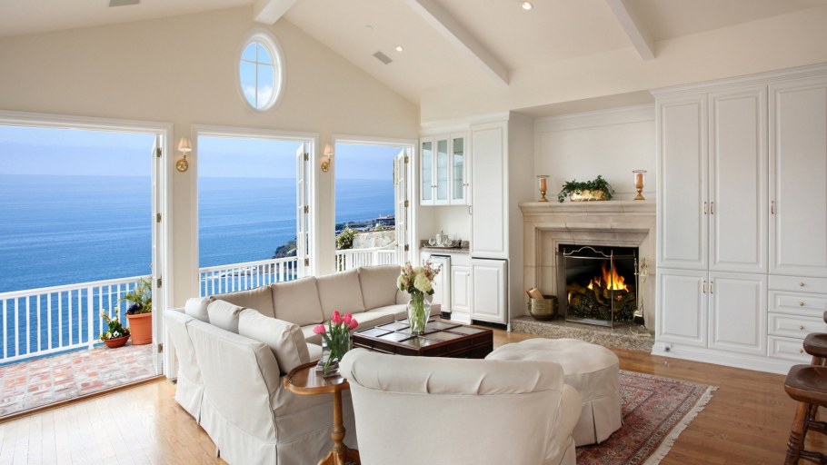 Домик с видом на море