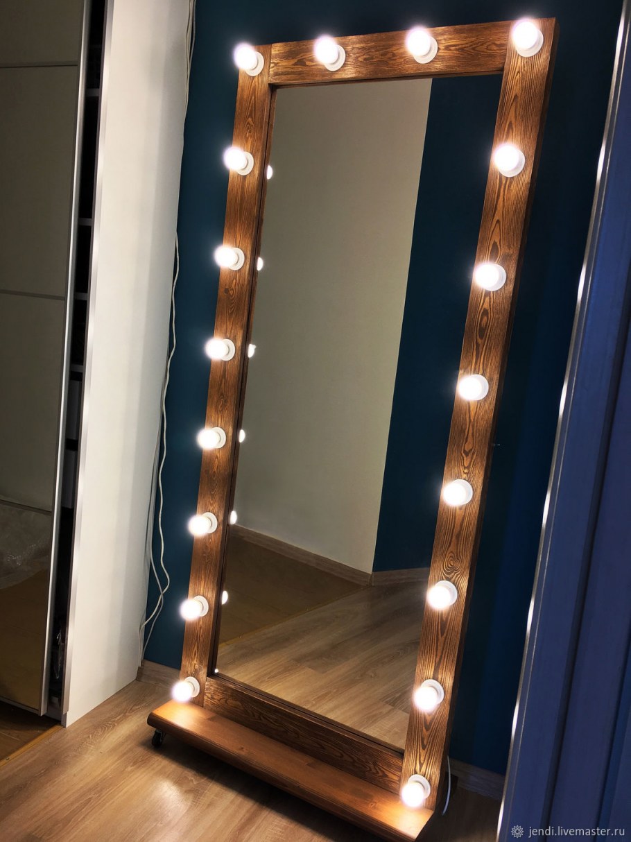 Шкаф в прихожую с зеркальными дверями