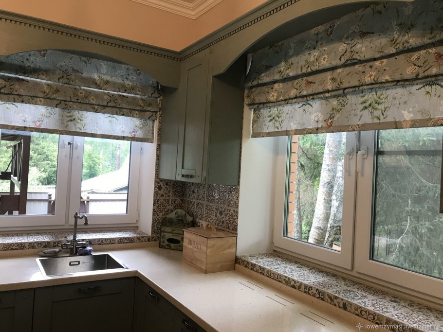 Римская штора с кисточкой