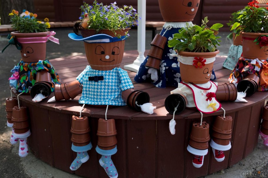 Цветочные горшки на участке