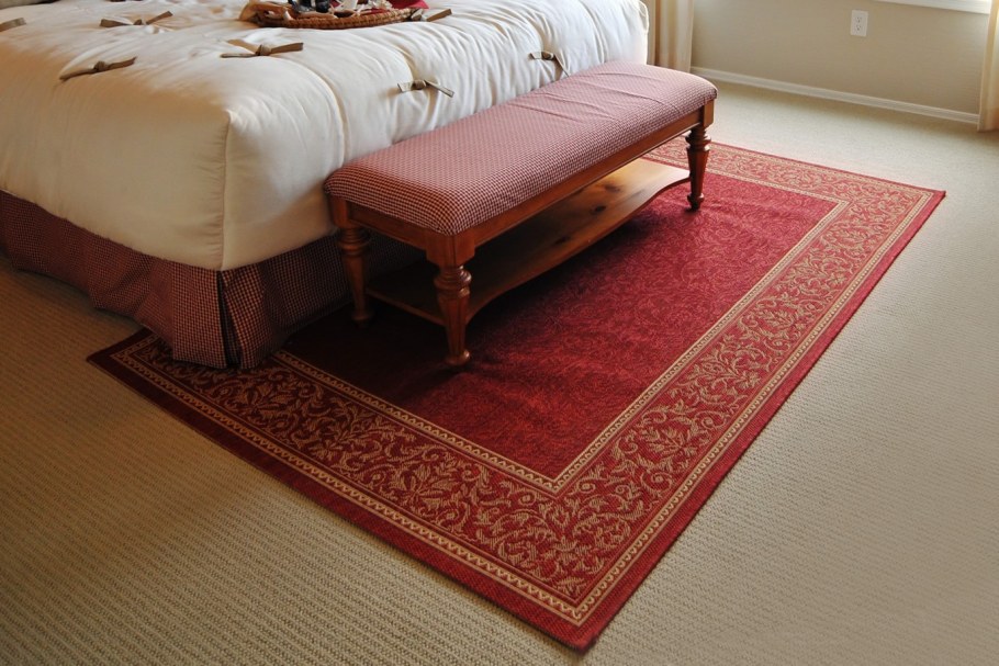 Стильный ковер в спальню