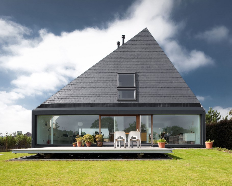 Дом с пирамидальной крышей