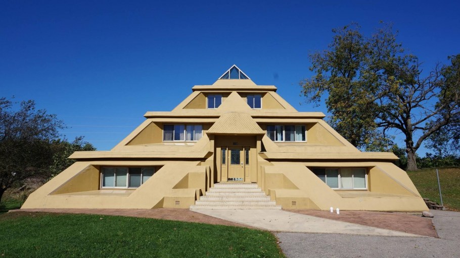 Пирамида дом