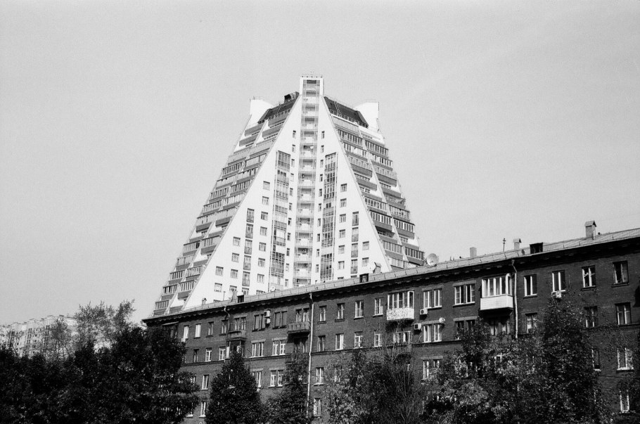 Здание пирамиды Дмитрия Ульянова