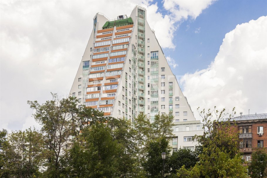 Дом пирамида на Академической