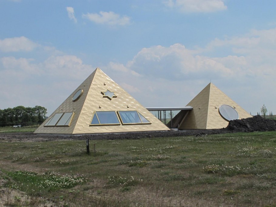 Дом пирамида проект