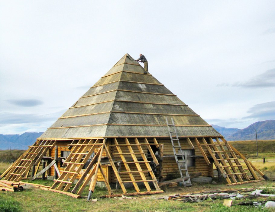 Нижний Уймон пирамида