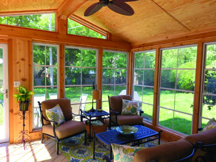 Застеклённая веранда к дачному дому