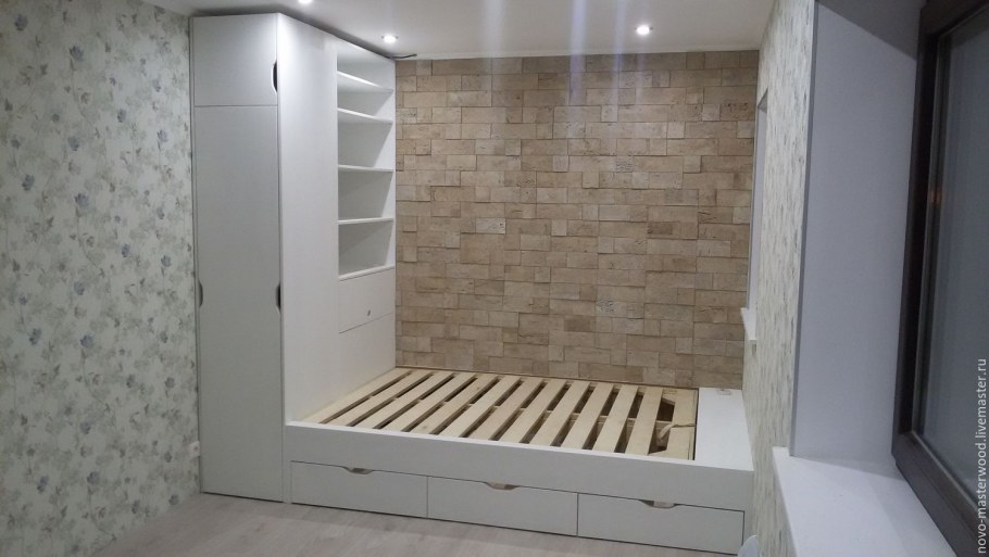 Шкаф в коридор с зеркалом