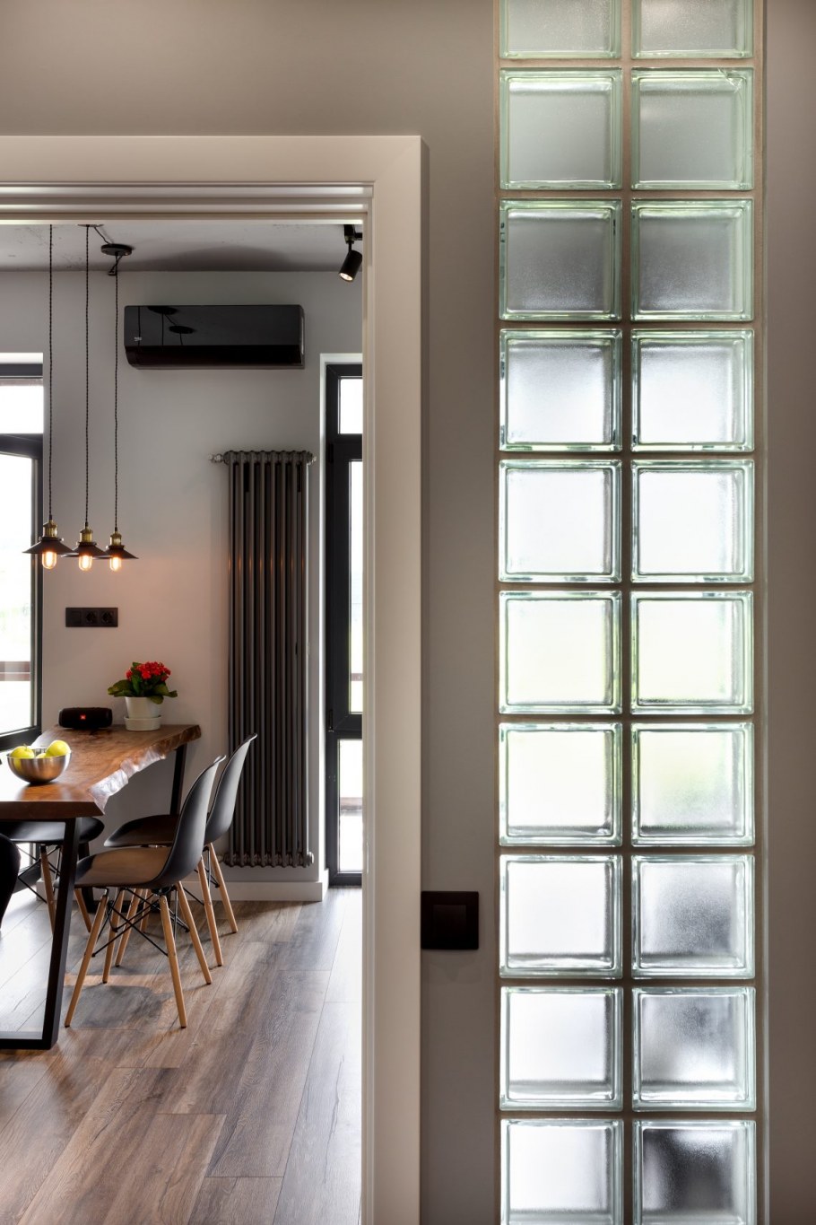 Стена из стеклоблоков в интерьере