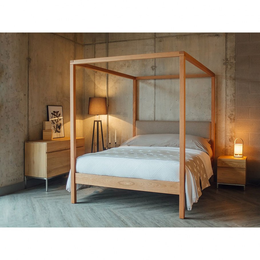 Кровать с балдахином