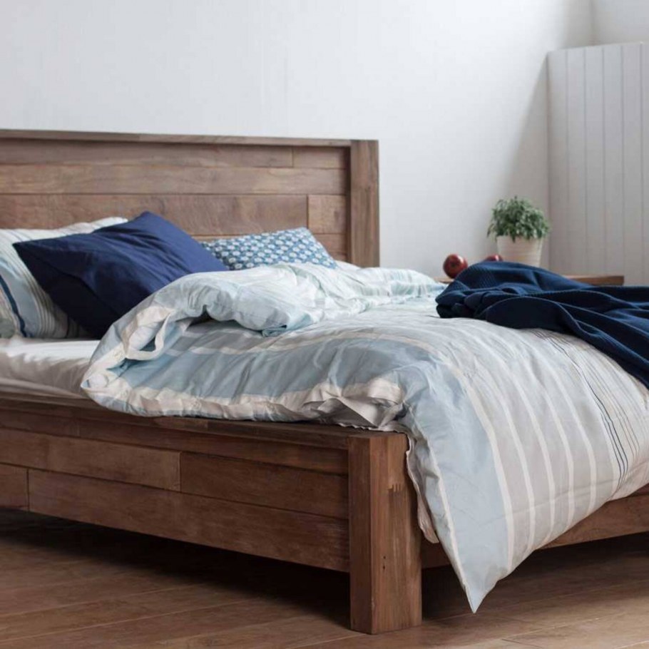 Кровать из массива тика Baker King