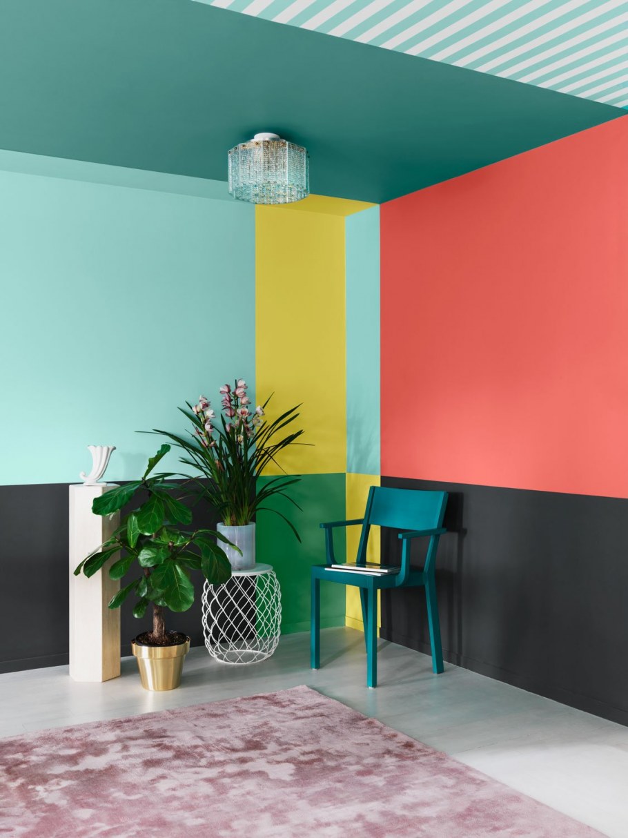 Разноцветная стена