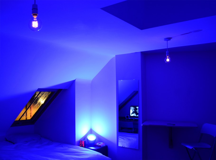 Синий источник света