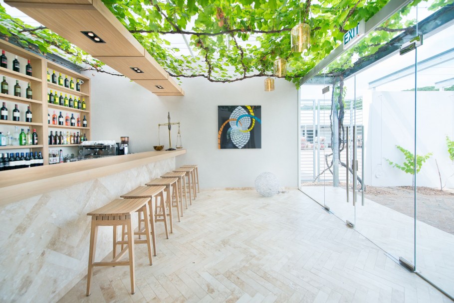 Светлый интерьер кафе