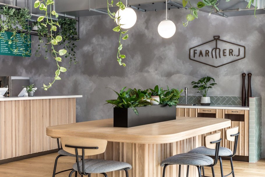 Интерьер кофейни в стиле дерева