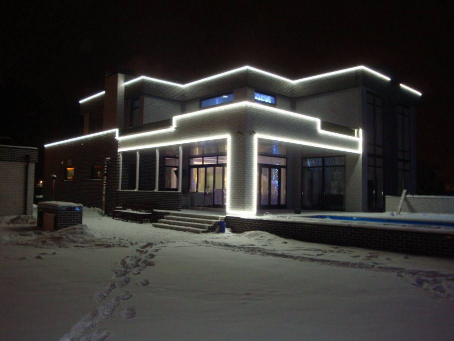 Неоновая подсветка фасада