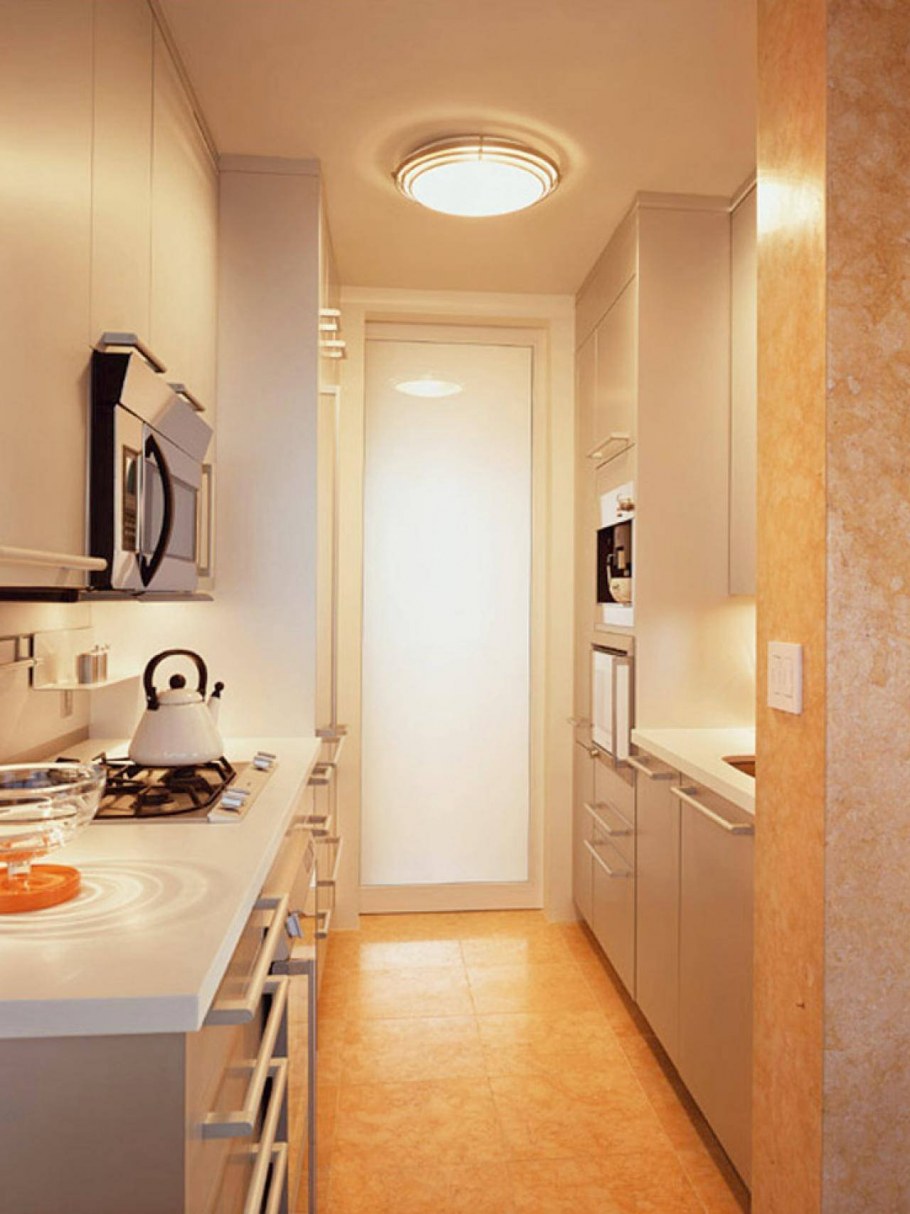 Интерьер узкой кухни