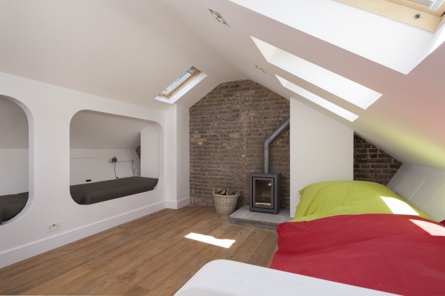 Мансардный этаж с двухскатной крышей внутренняя отделка