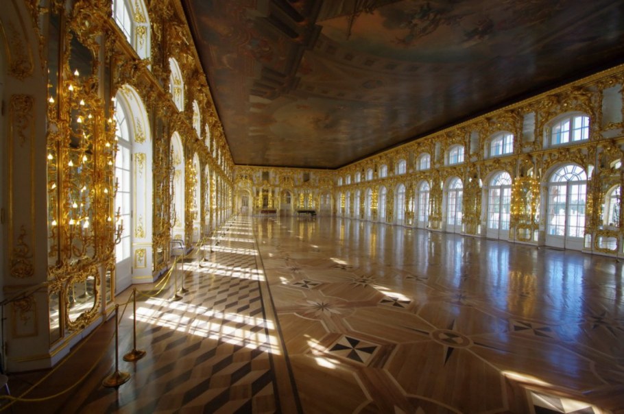 Царская площадь Екатерининский корпус