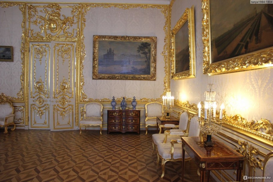 Музей Екатерининский корпус в Петергофе