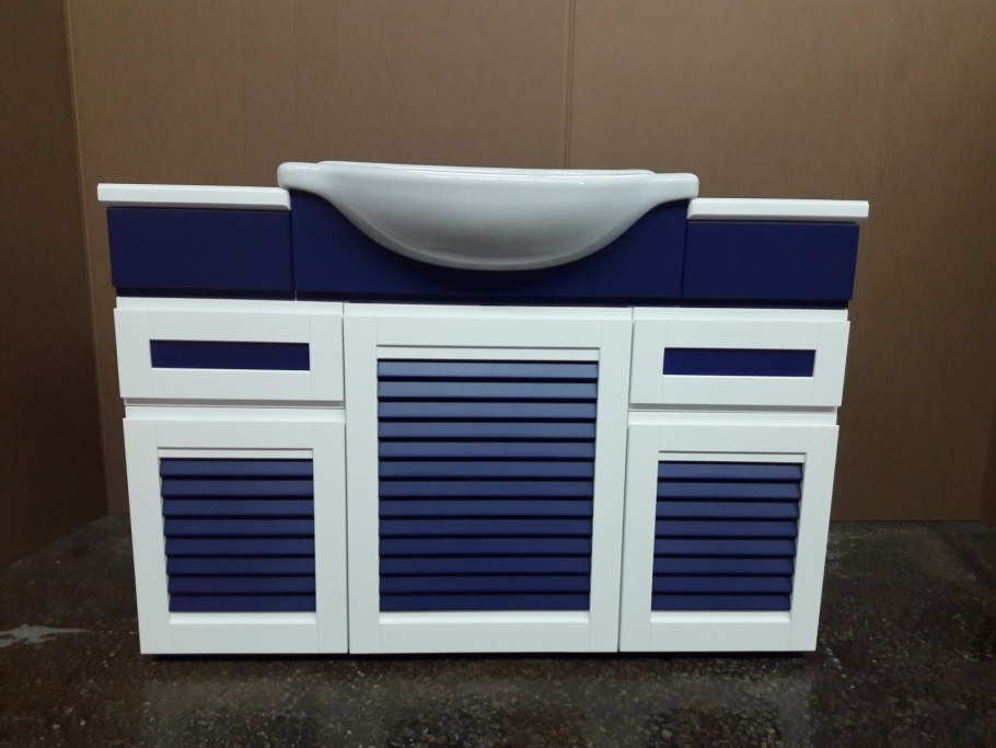 Тумба для раковины с жалюзийными дверцами