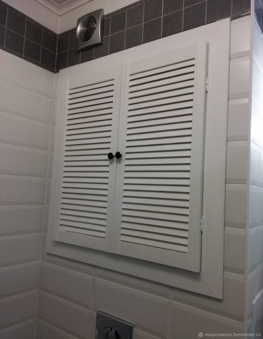 Встроенные жалюзийный шкафчик в ванной