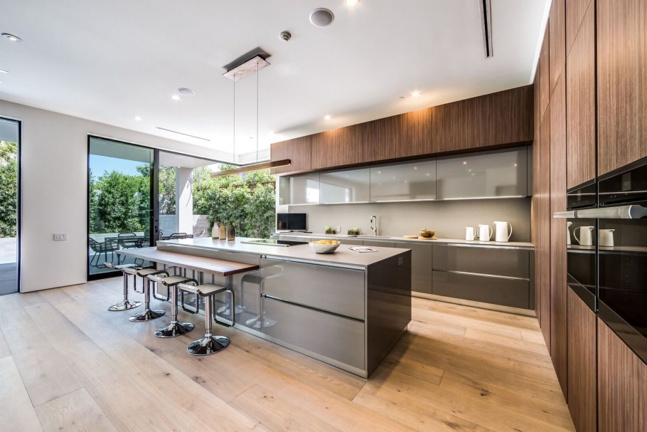 Потолки на кухне в коттедже