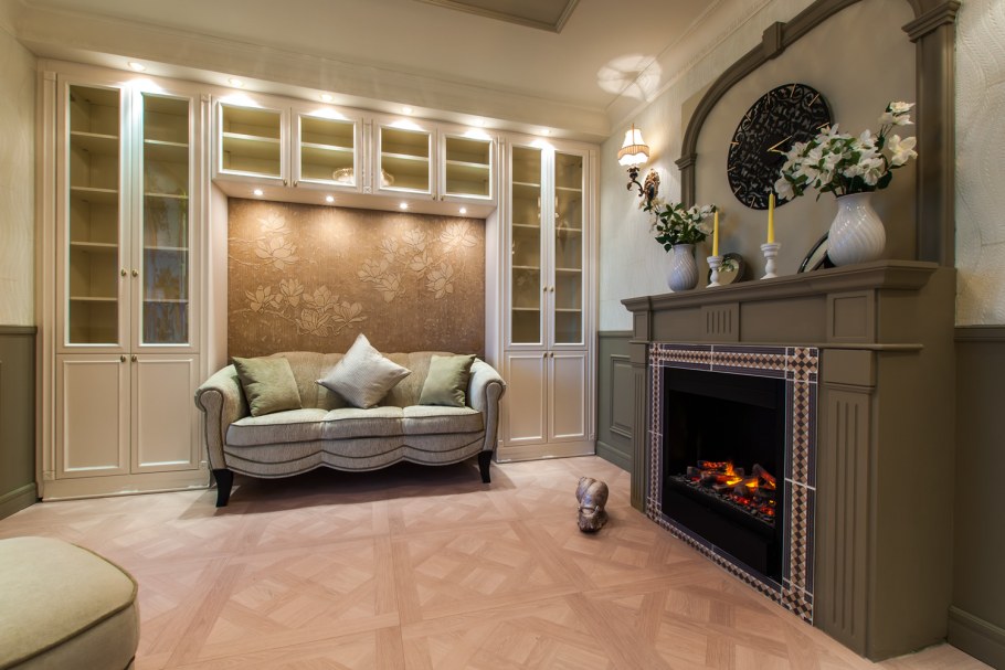 Гостиная с баром и камином