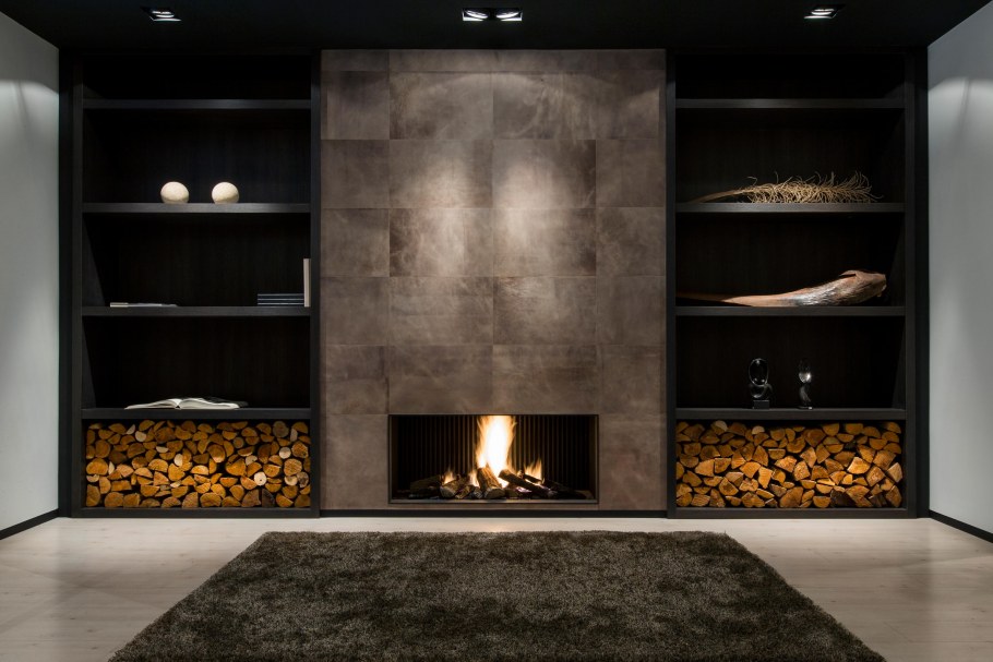 Камин с дровницей в интерьере