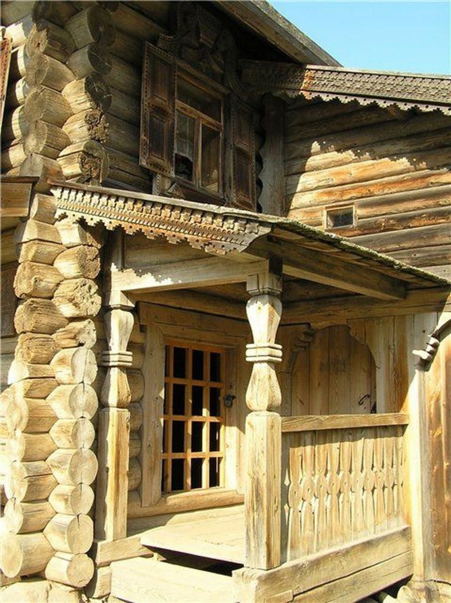 Крыльцо деревенского домика