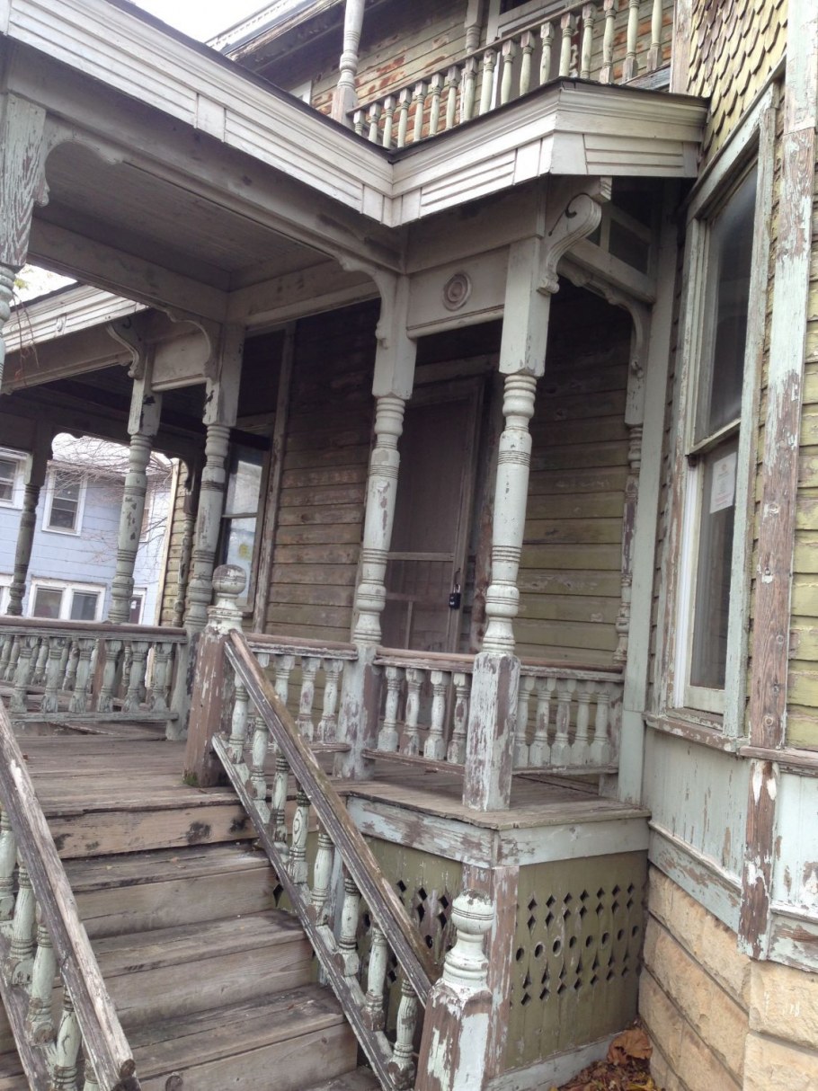 Крыльцо старый дом