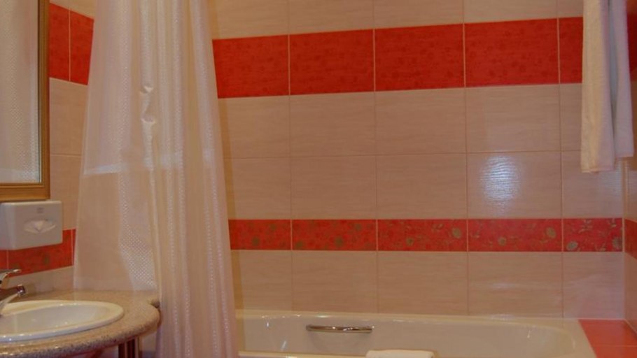 Спальня с рабочим местом классика