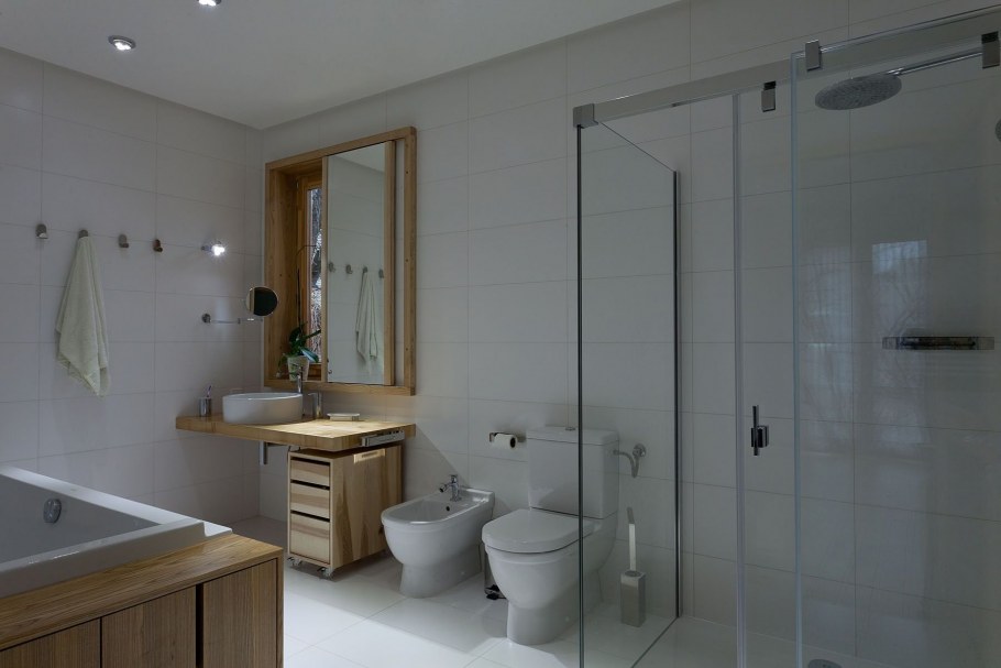 Санузел с душевой в частном доме