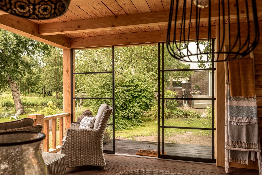 Беседка с панорамным остеклением