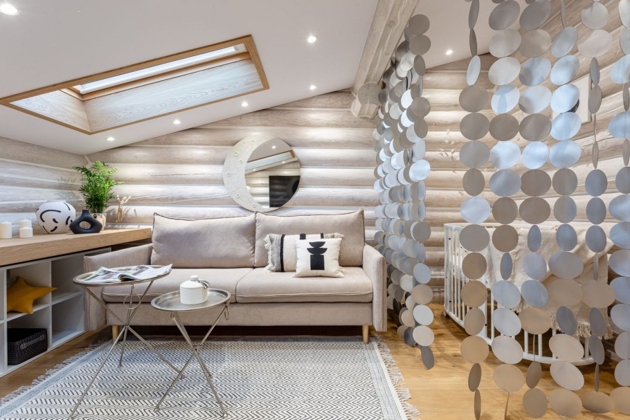 Натяжной потолок в монсарду