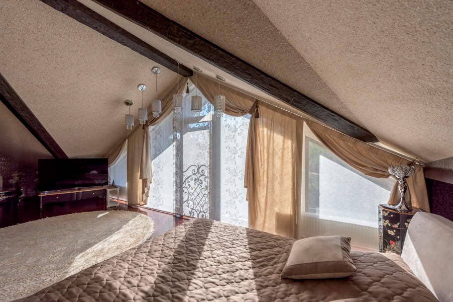 Мансарда в черном цвете