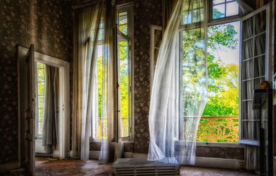 Комната с окном