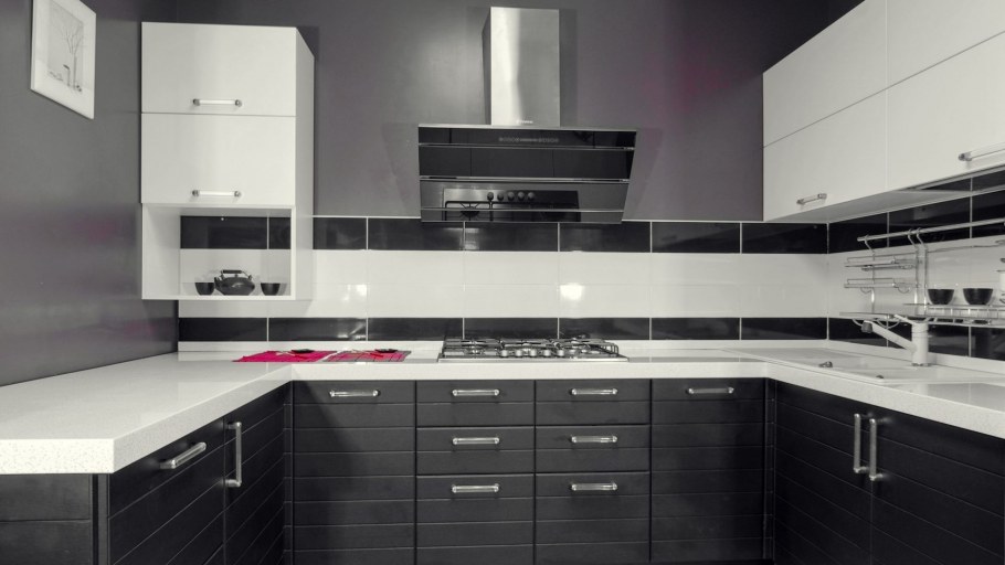 Черная угловая кухня