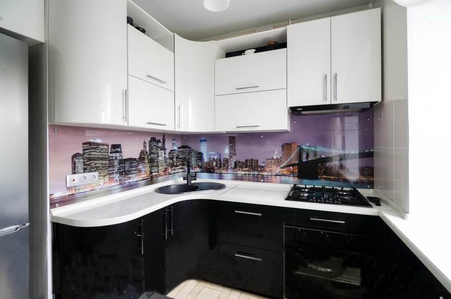 Черно белая кухня