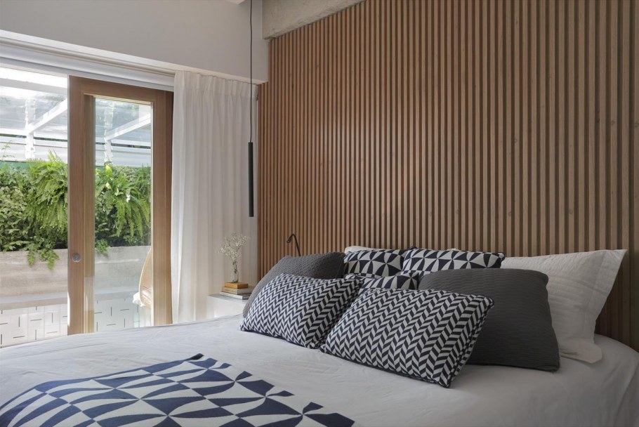 Панно за кроватью