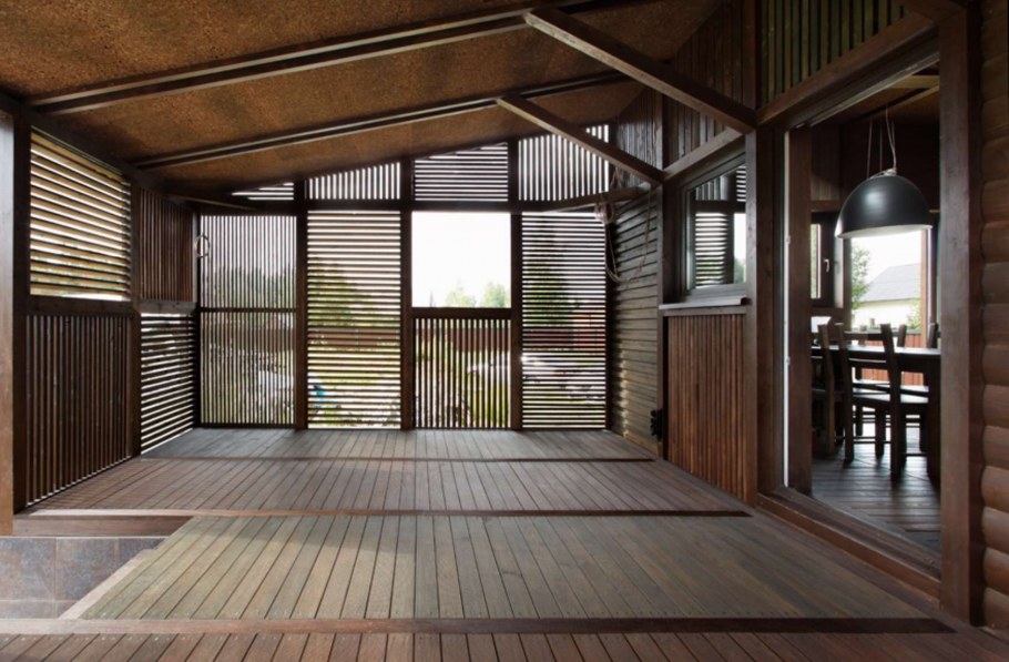 Веранда с рейками